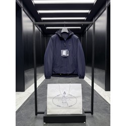 프라다 Prada 다운재킷.