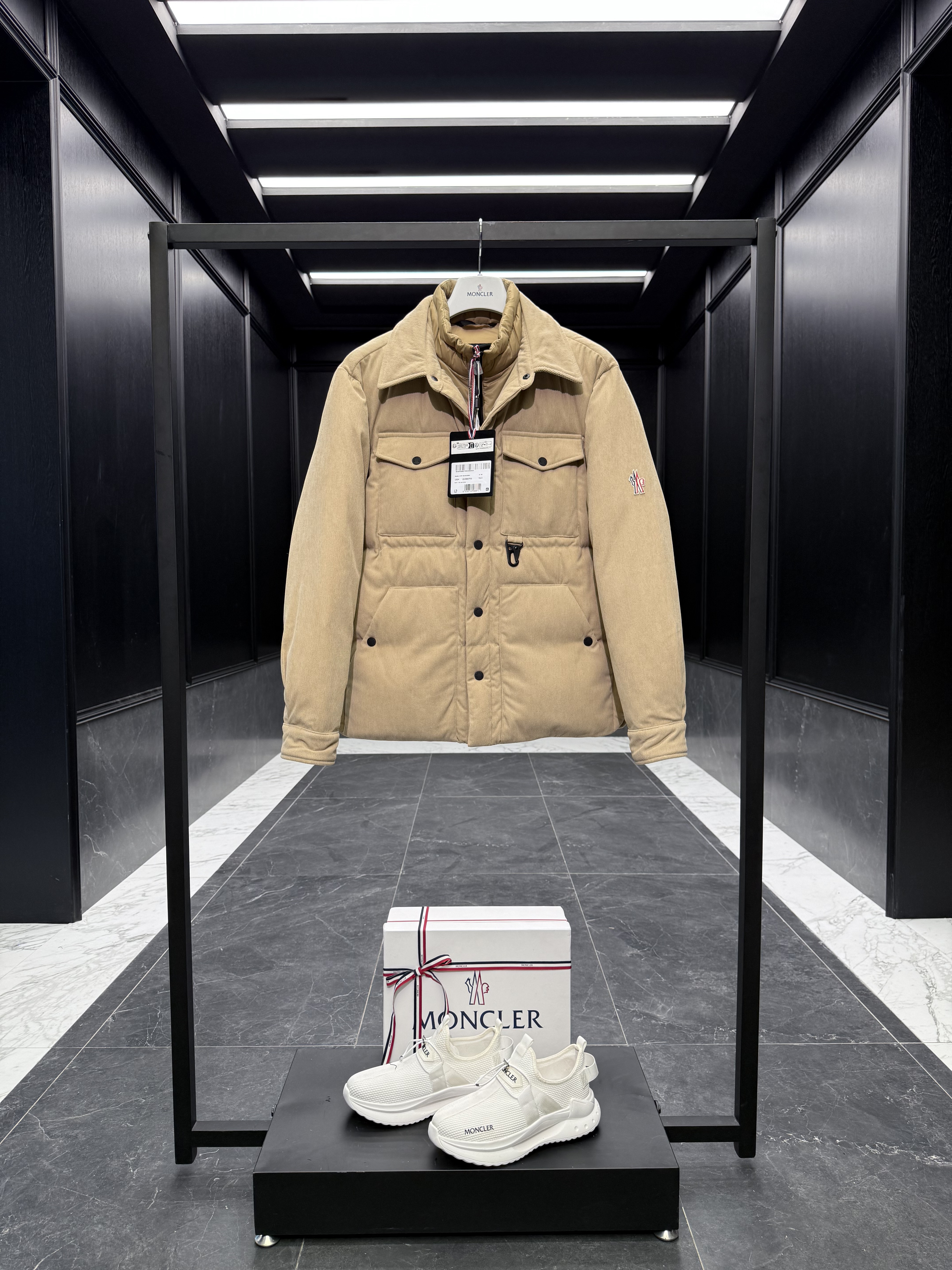 몽클레어 Moncler Lech 다운재킷。