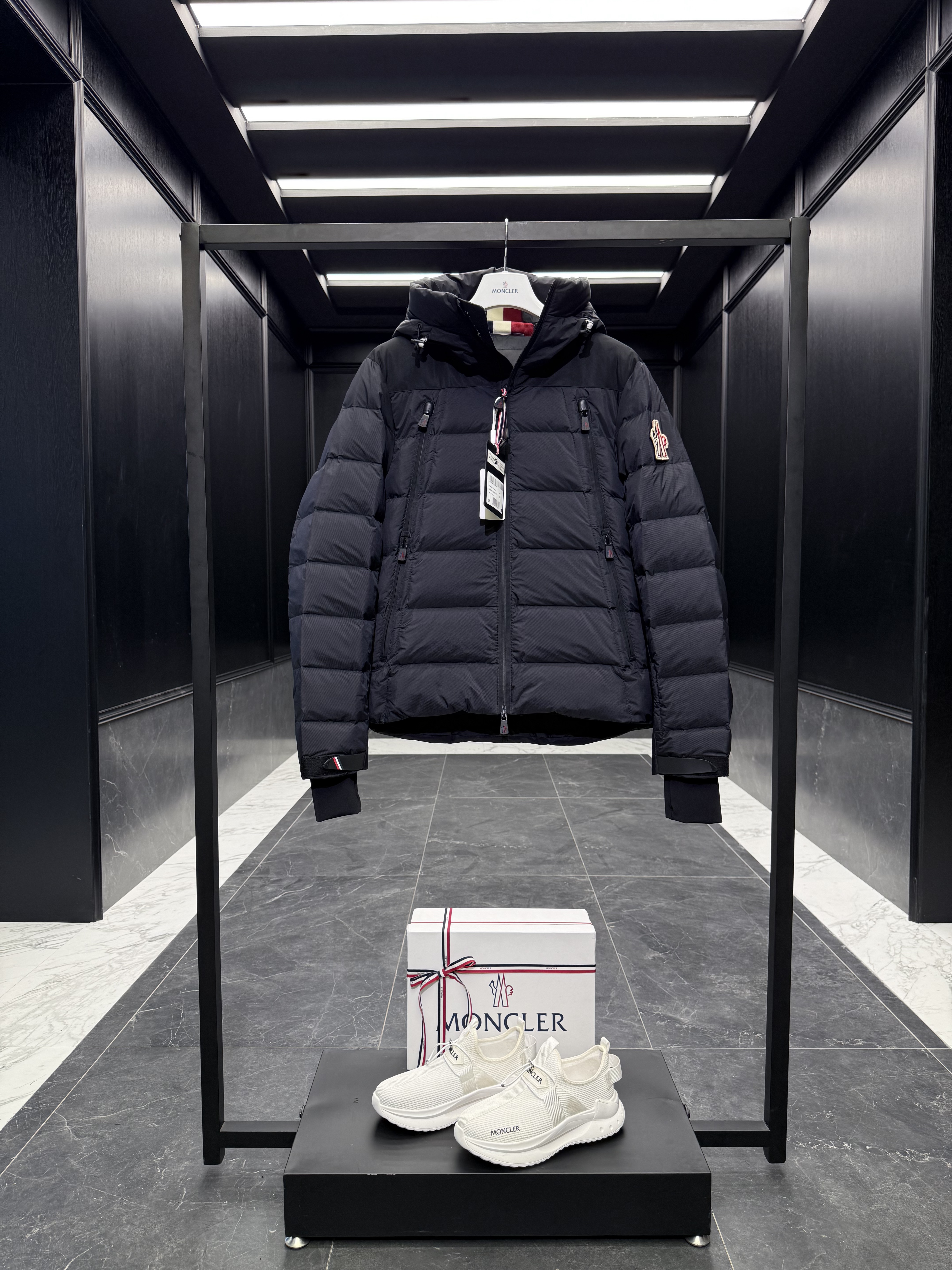 몽클레어 Moncler Camurac  다운재킷。