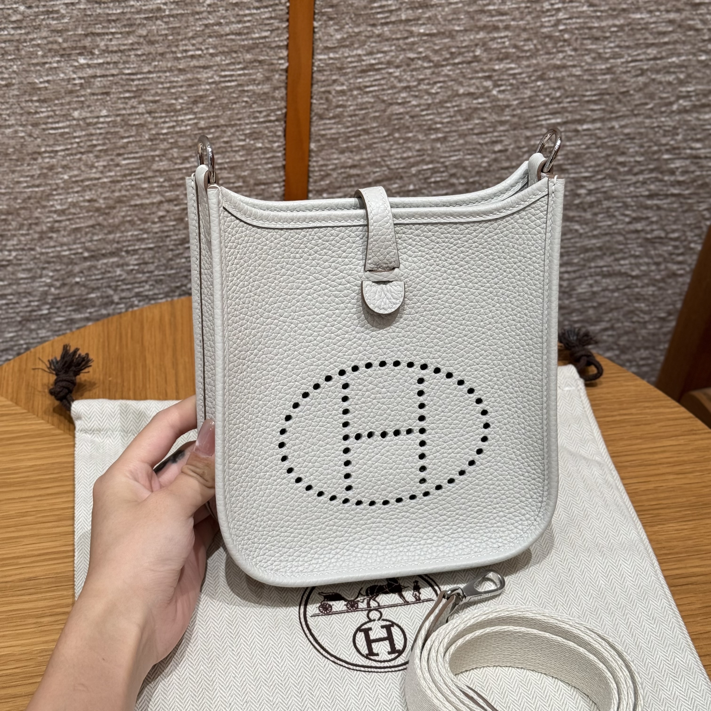 에르메스 Hermes Mini Evelyne 16cm clemence M4 Girs pale/silver