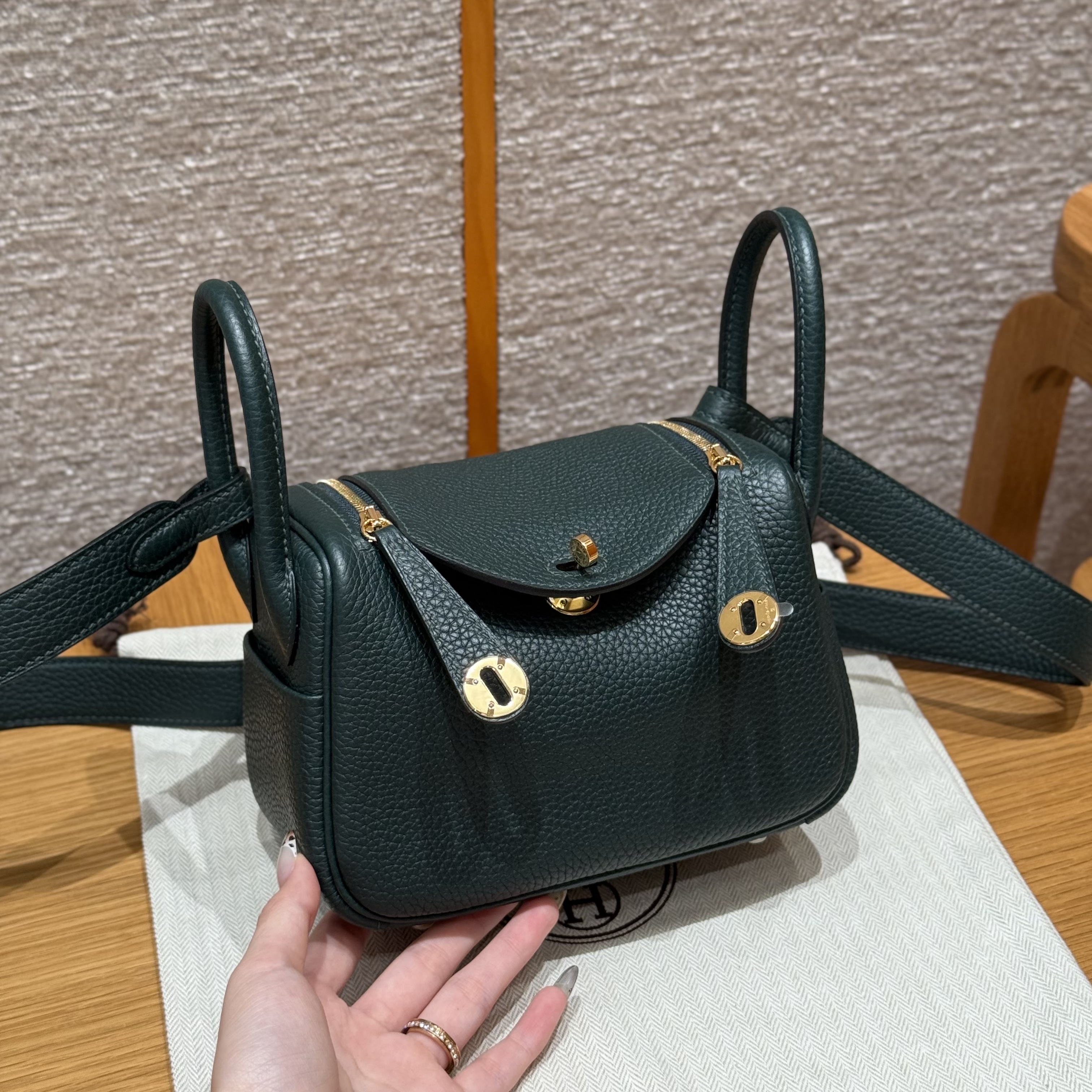 에르메스 Hermes Mini Lindy 19cm Clemence 6O Vert cypres/gold