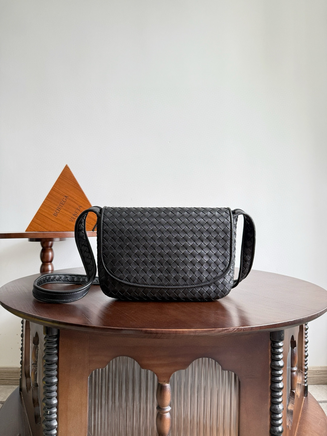 보테가 베네타 Bottega Veneta 843836 Veneto Flap 25cm