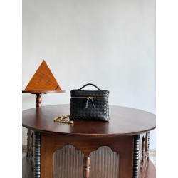 보테가 베네타 Bottega Veneta 843800 Soft Vanity 19cm