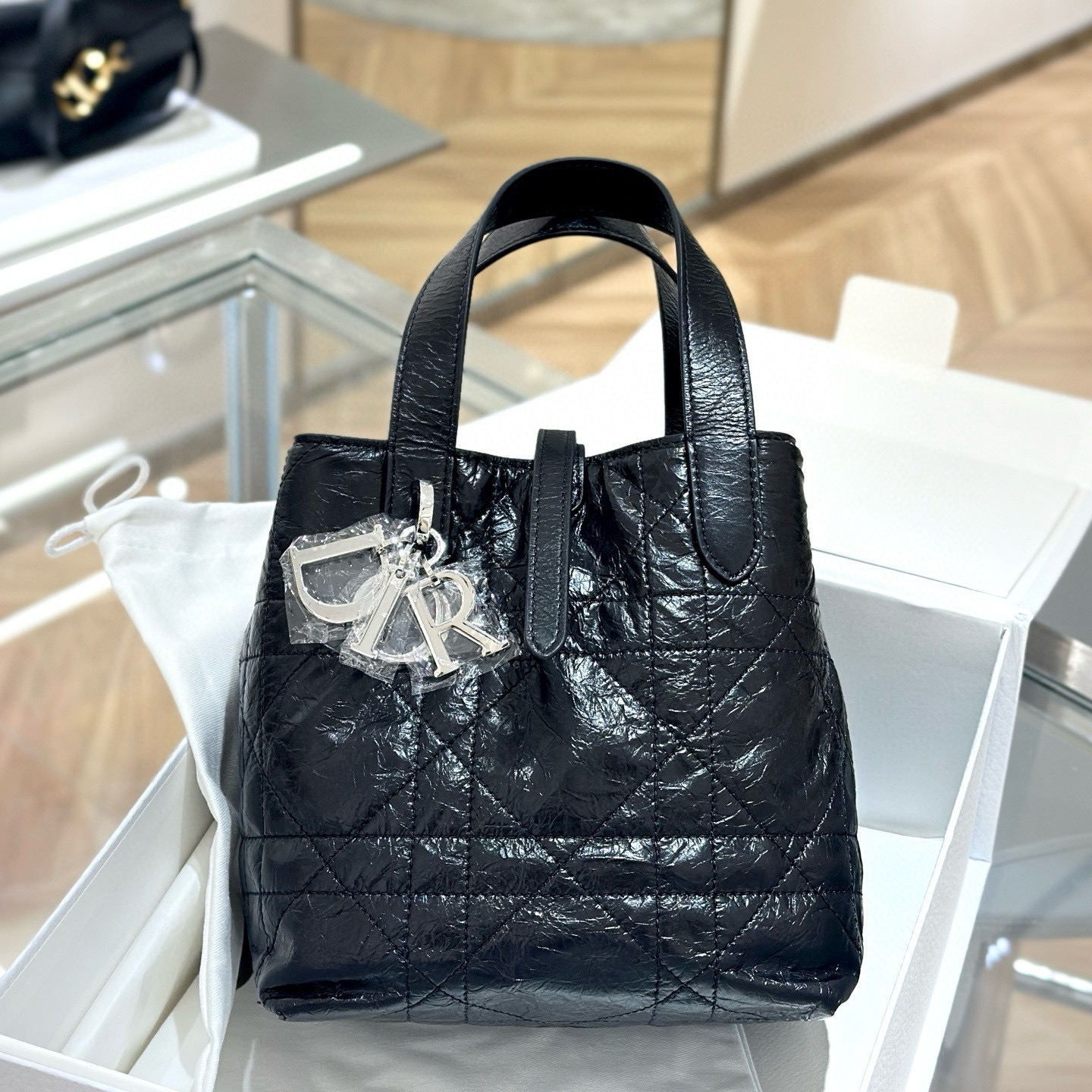 디올 Dior Small Dior Toujours Vertical Tote Bag Black 18.5cm