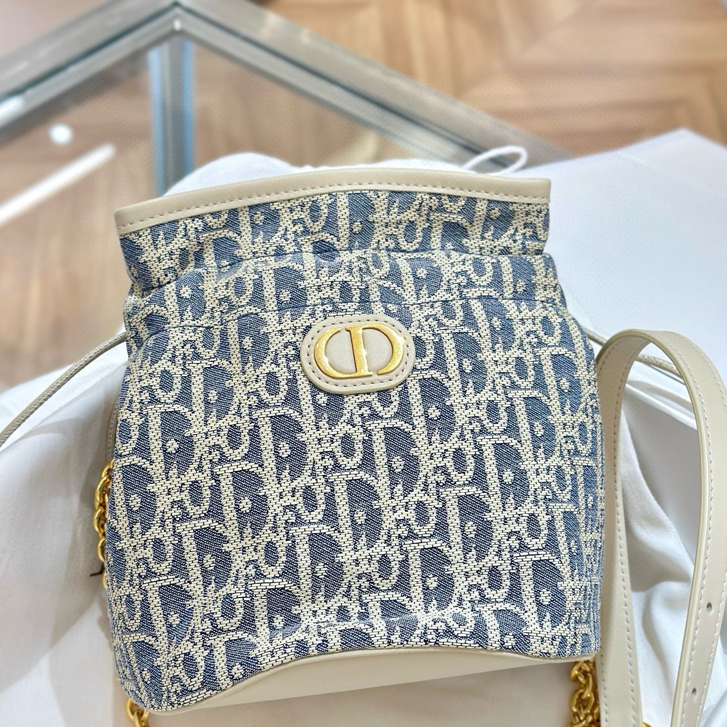 디올 Dior 30 Montaigne Mini Bucket Bag with Drawstring Blue Oblique Chambray 16cm