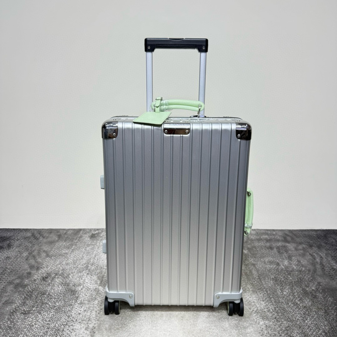 Rimowa 972 캐리어 알루미늄 silver&green