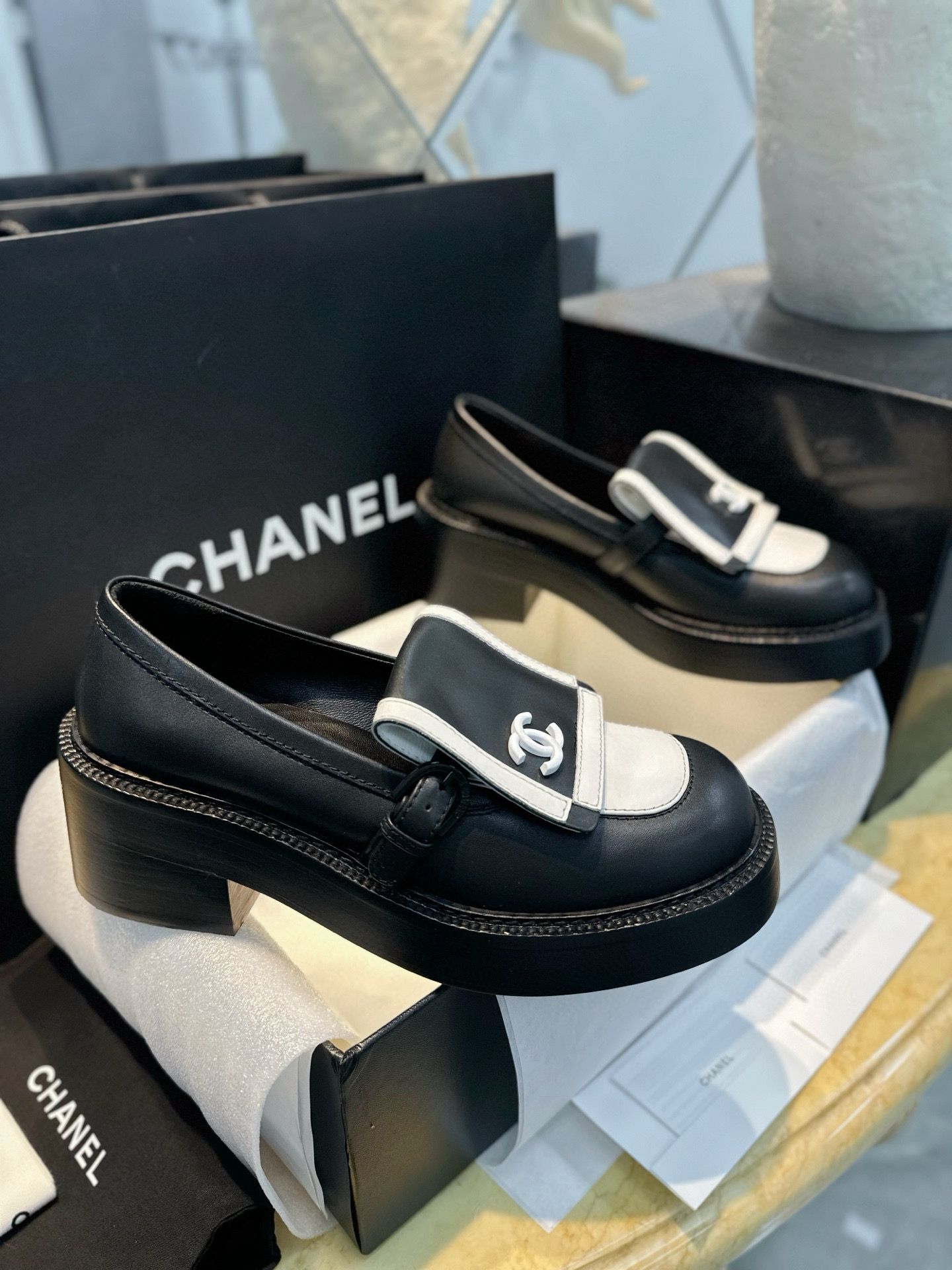 샤넬 CHANEL 24B 로퍼 Black
