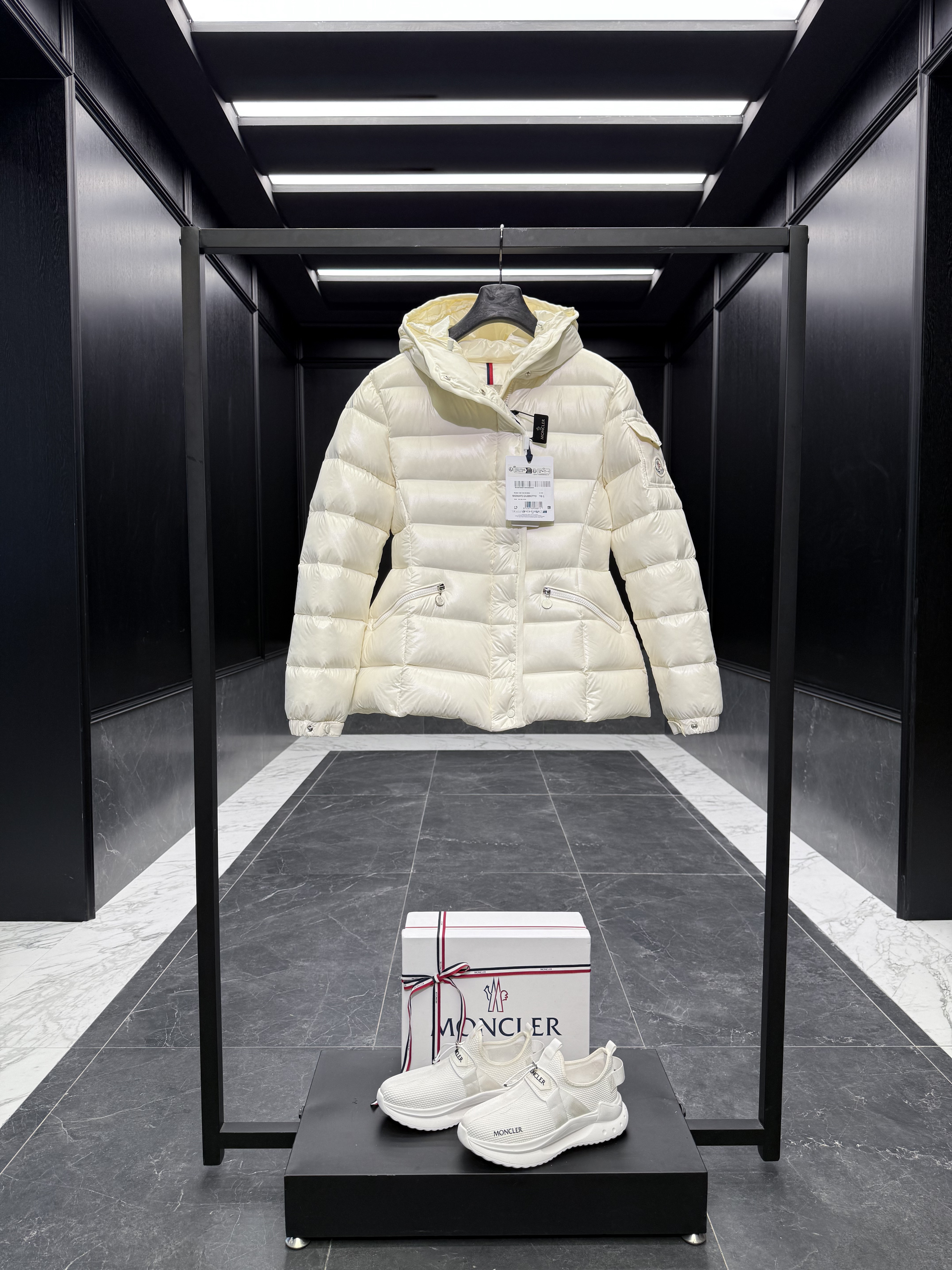 몽클레어 Moncler Barante 다운재킷
