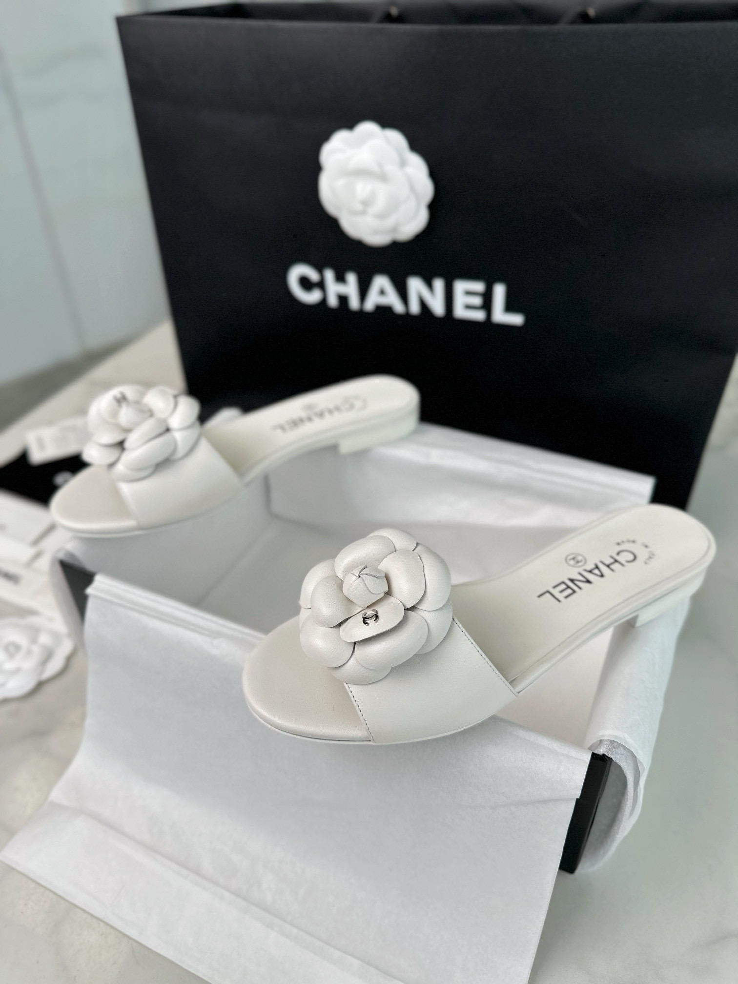 샤넬 CHANEL 24P G45499 Mules 뮬 White