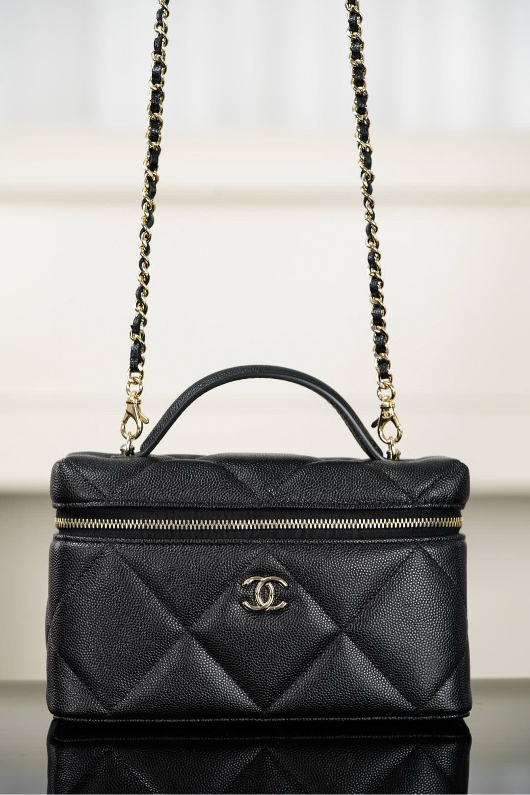 샤넬 CHANEL 25k Vanity with Chain Black 19.5cm