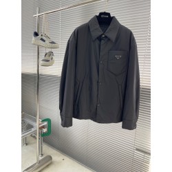 프라다 Prada 패딩。