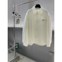 프라다 Prada 패딩.