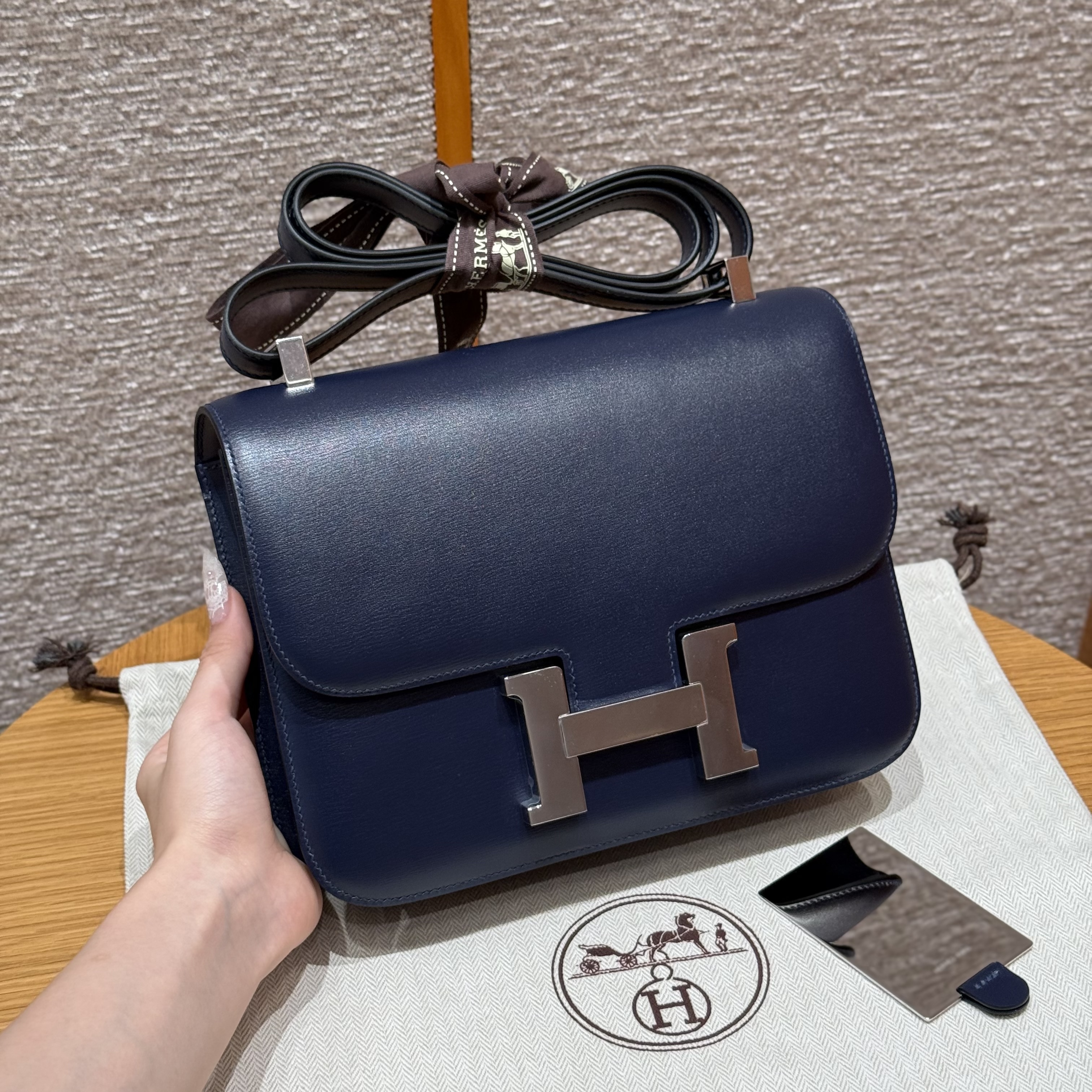 에르메스 Hermes Constance with mirror 24cm Box 73 Blue saphir/silver