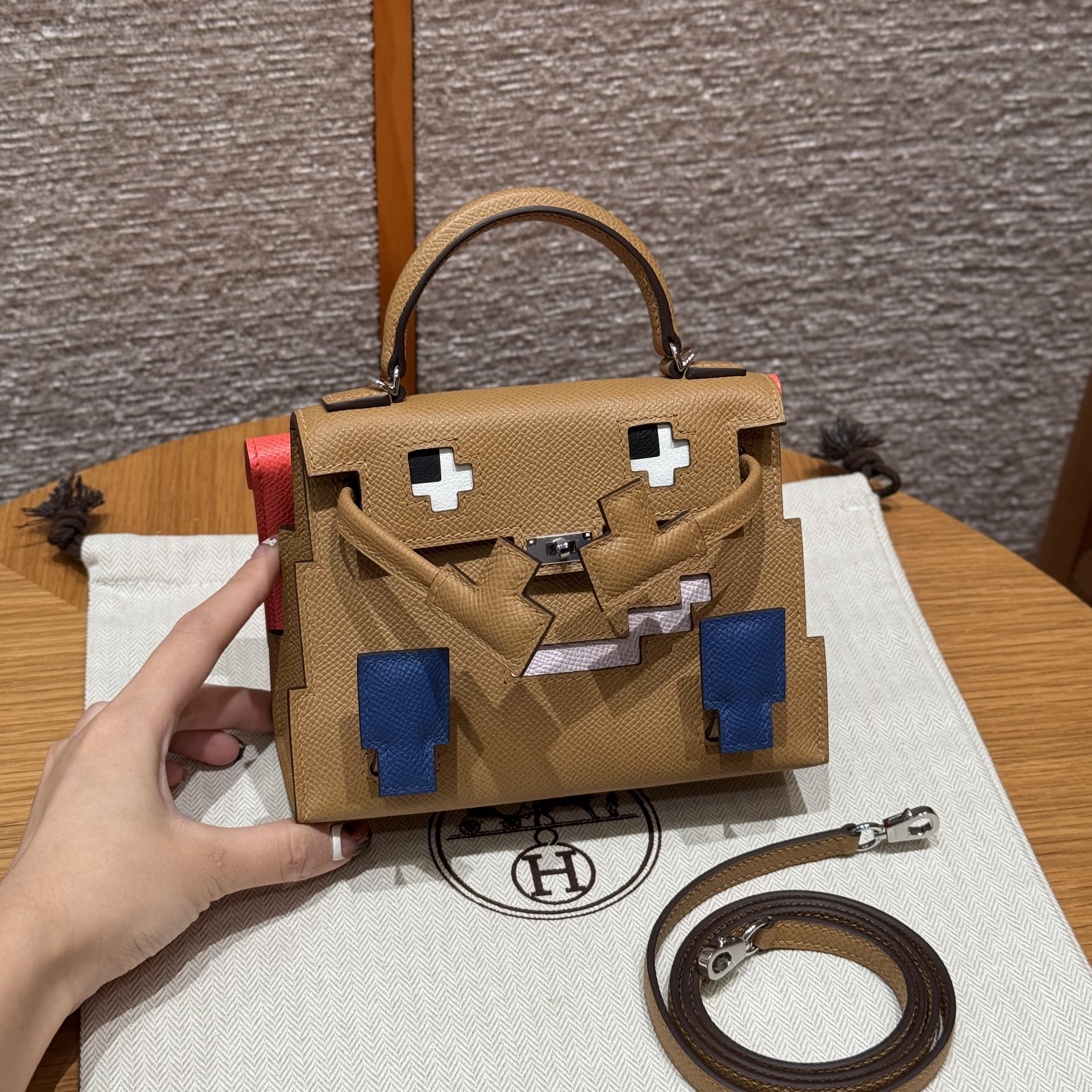 에르메스 Hermes Kelly Doll picto 16.5cm Epsom 4B Biscuit and 0E Rose Texas/sliver