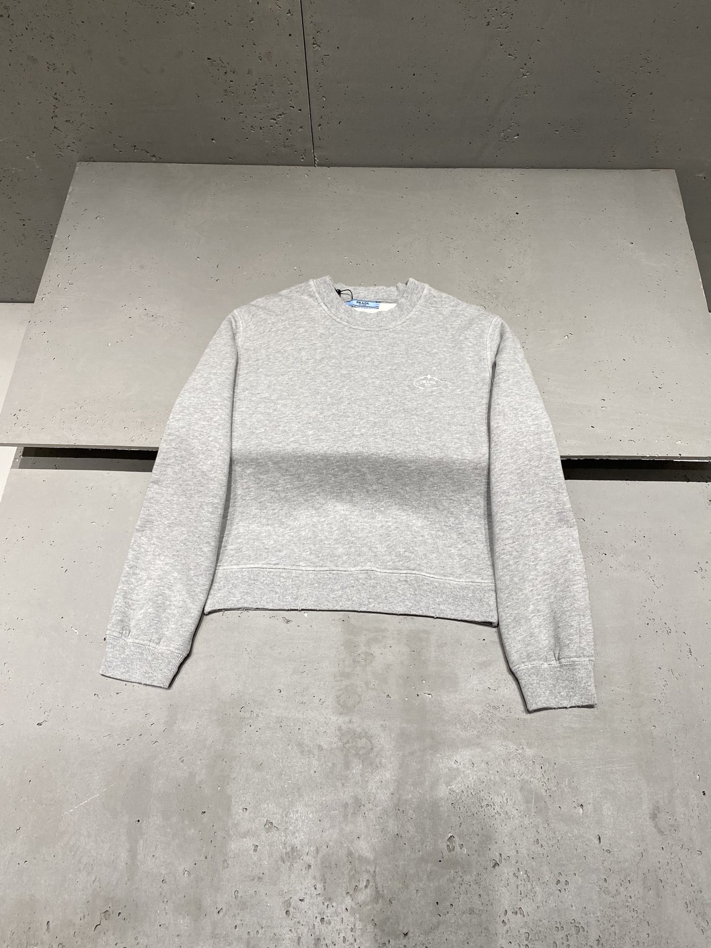 프라다 Prada 맨투맨