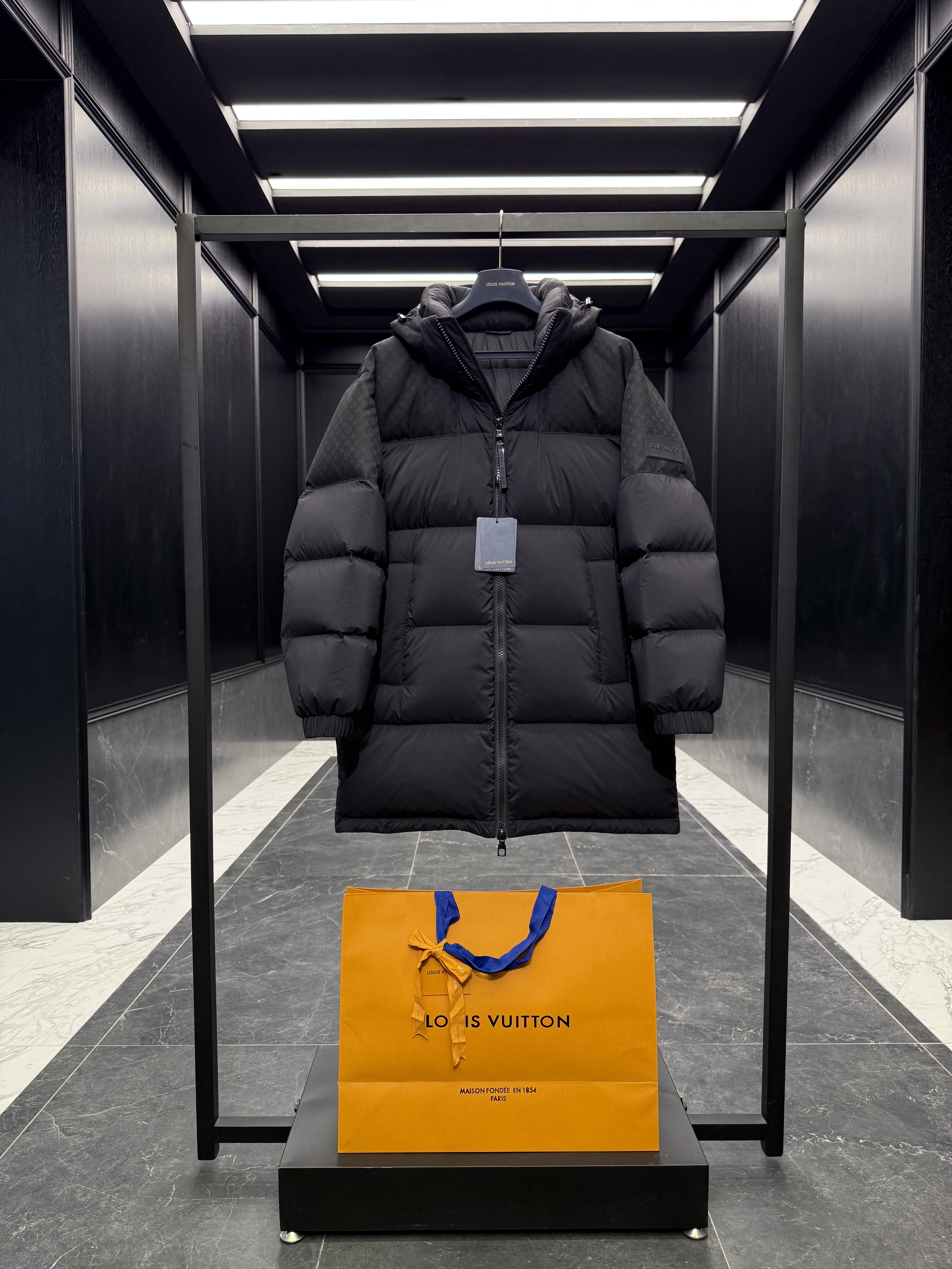 루이비통 Louis Vuitton  롱 다운재킷 184