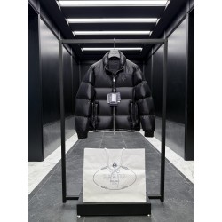 프라다 Prada 다운재킷 197。