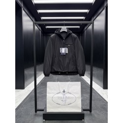 프라다 Prada 다운재킷 889。