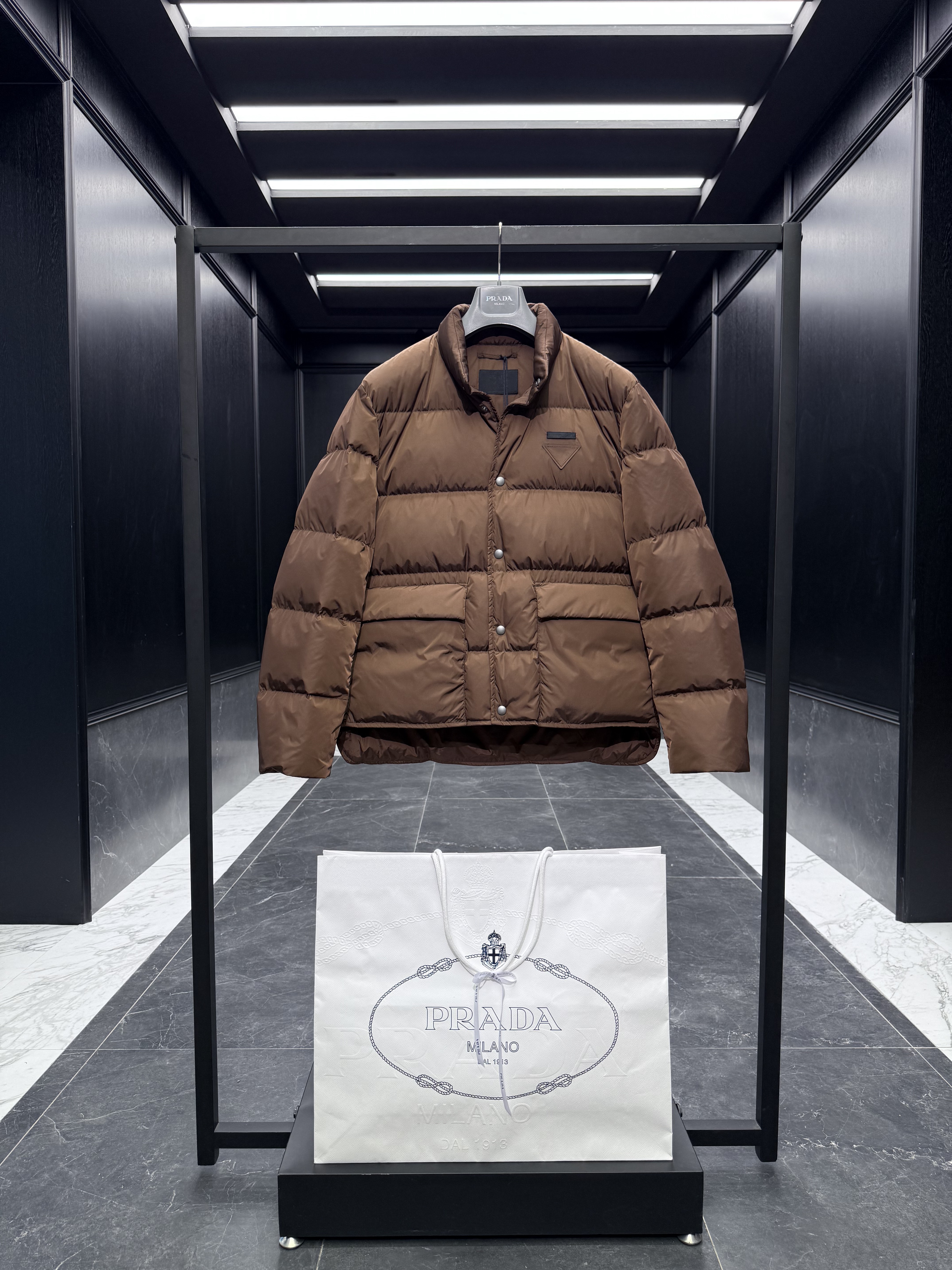 프라다 Prada 다운재킷 212.