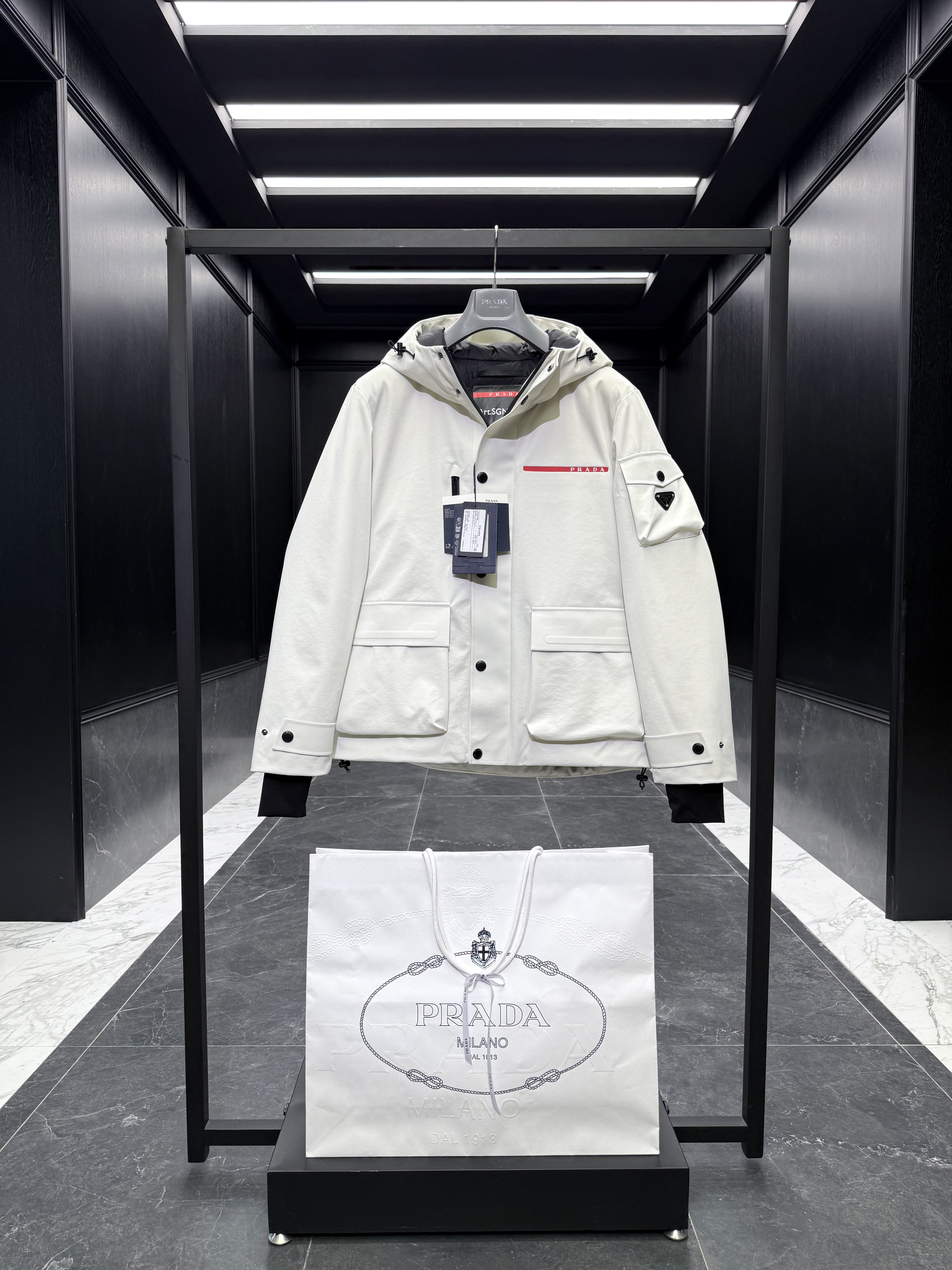 프라다 Prada 다운재킷 232.