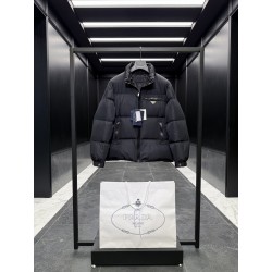프라다 Prada 다운재킷 8806。
