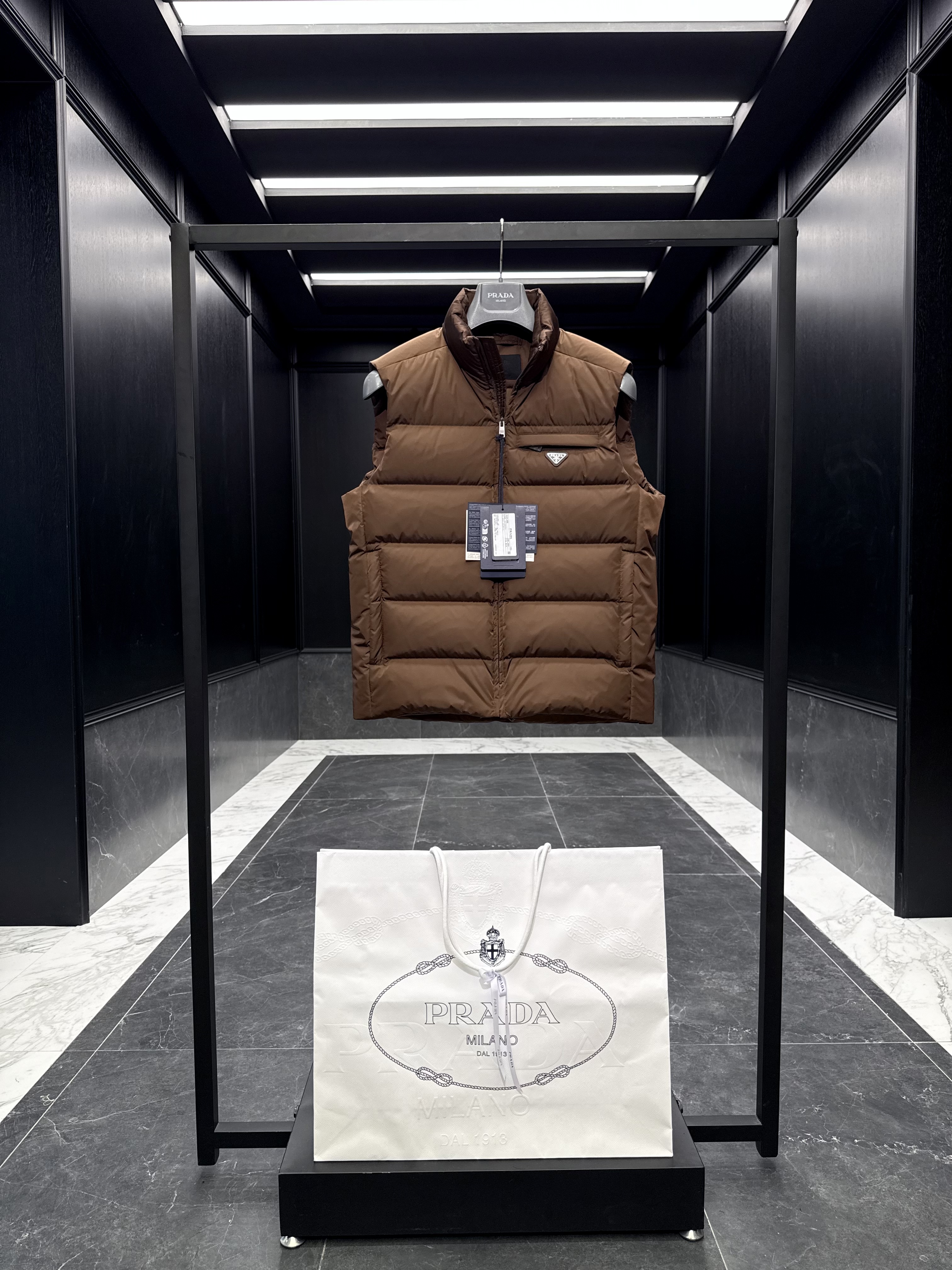 프라다 Prada 조끼 패딩 190。