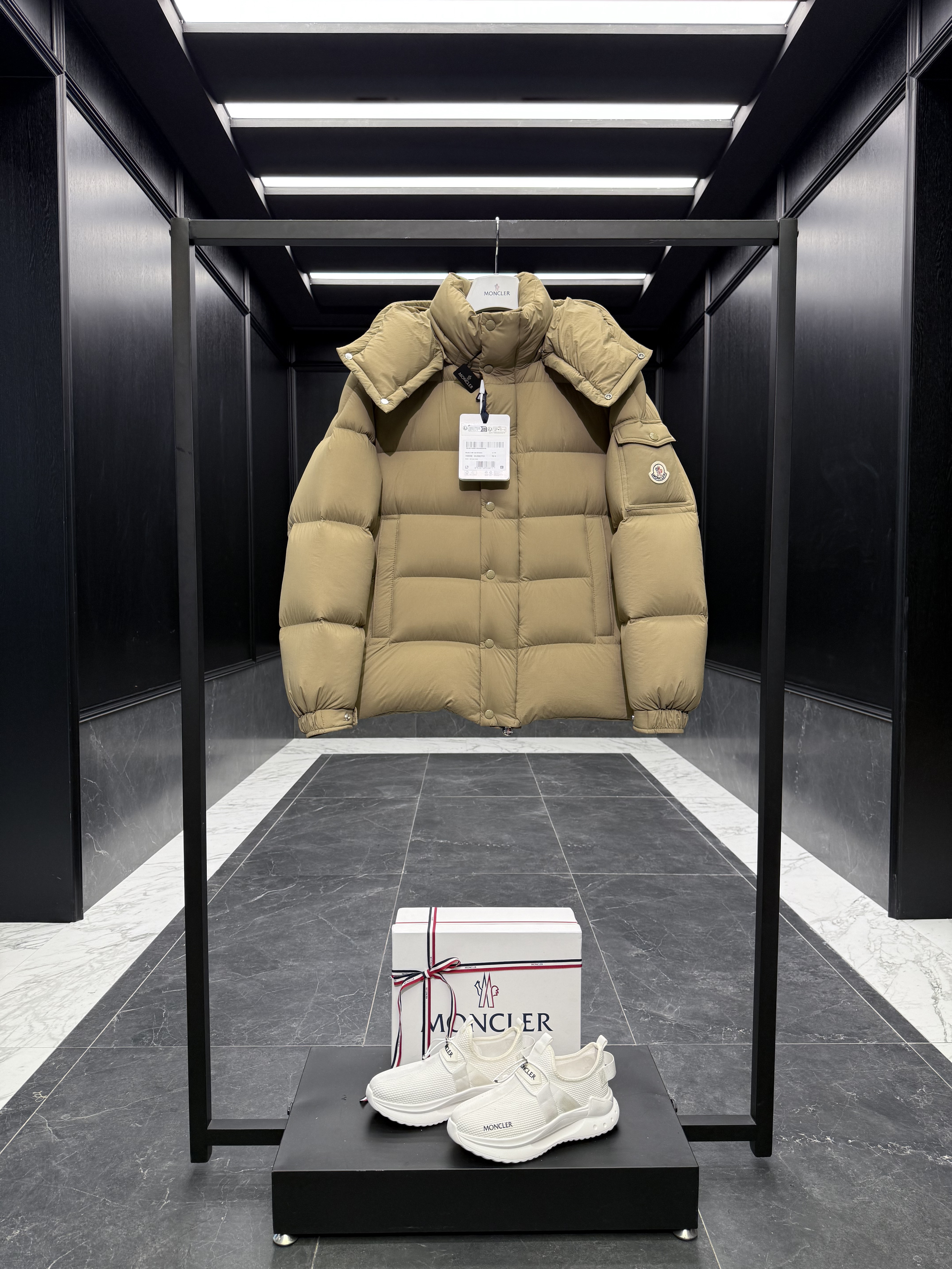 몽클레어 Moncler Vezere 다운재킷。