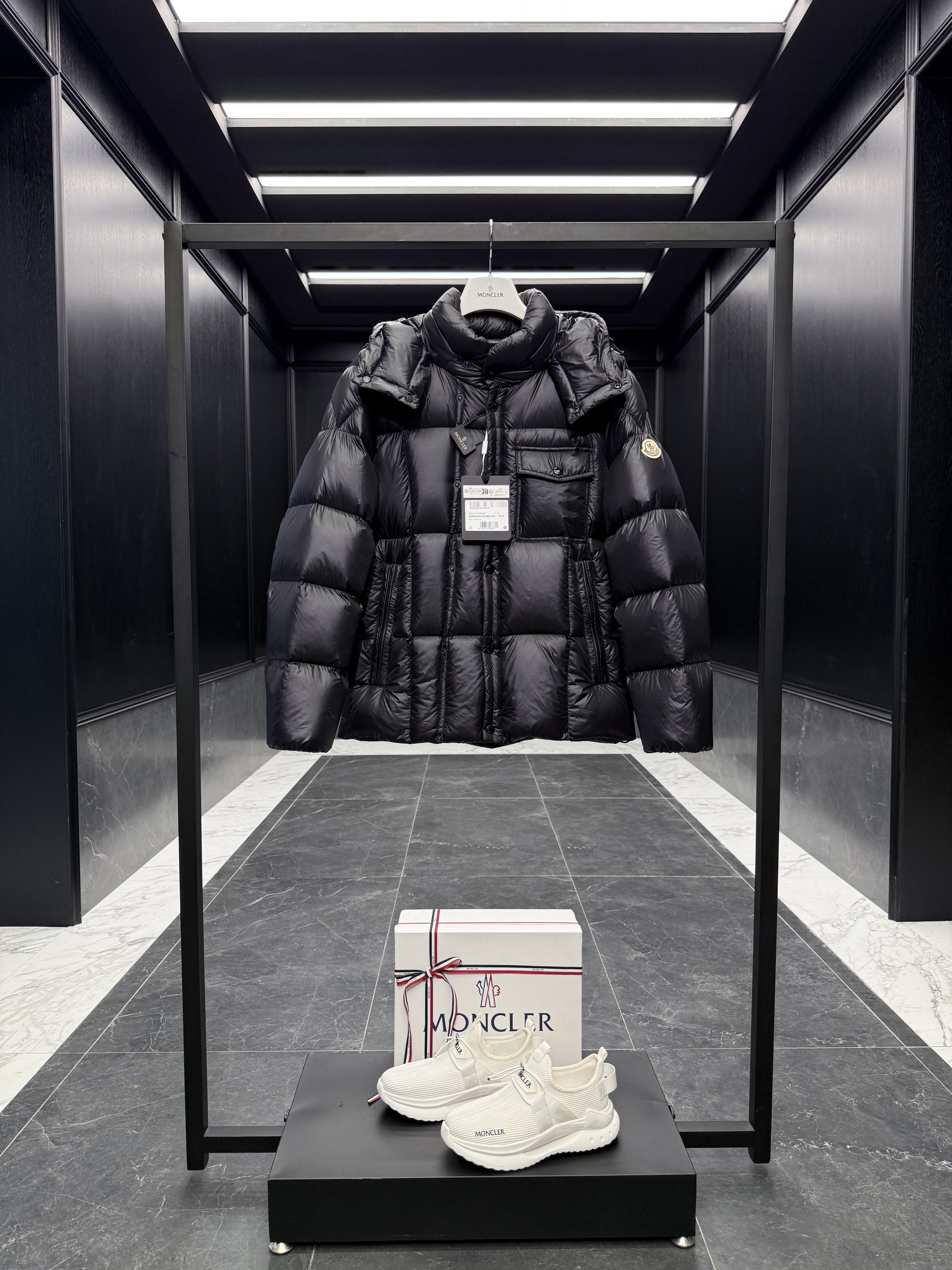 몽클레어 Moncler Serfanto 다운재킷。