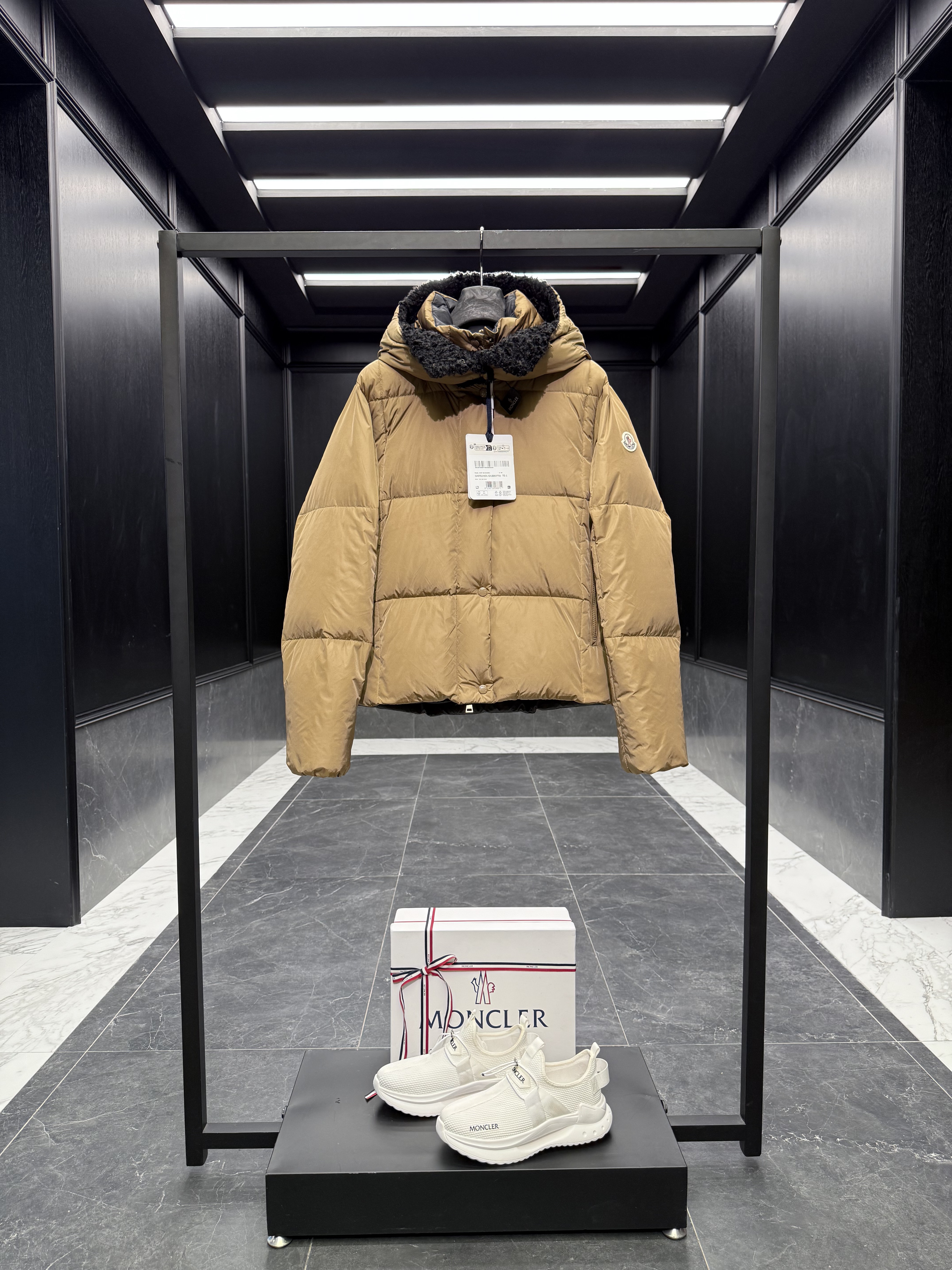 몽클레어 Moncler Castelnou 다운재킷。