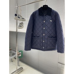 프라다 Prada 패딩。