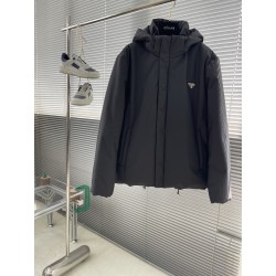 프라다 Prada 패딩。