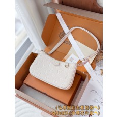 루이비통 Louis Vuitton M81066 Easy Pouch On Strap Monogram Empreinte  19cm