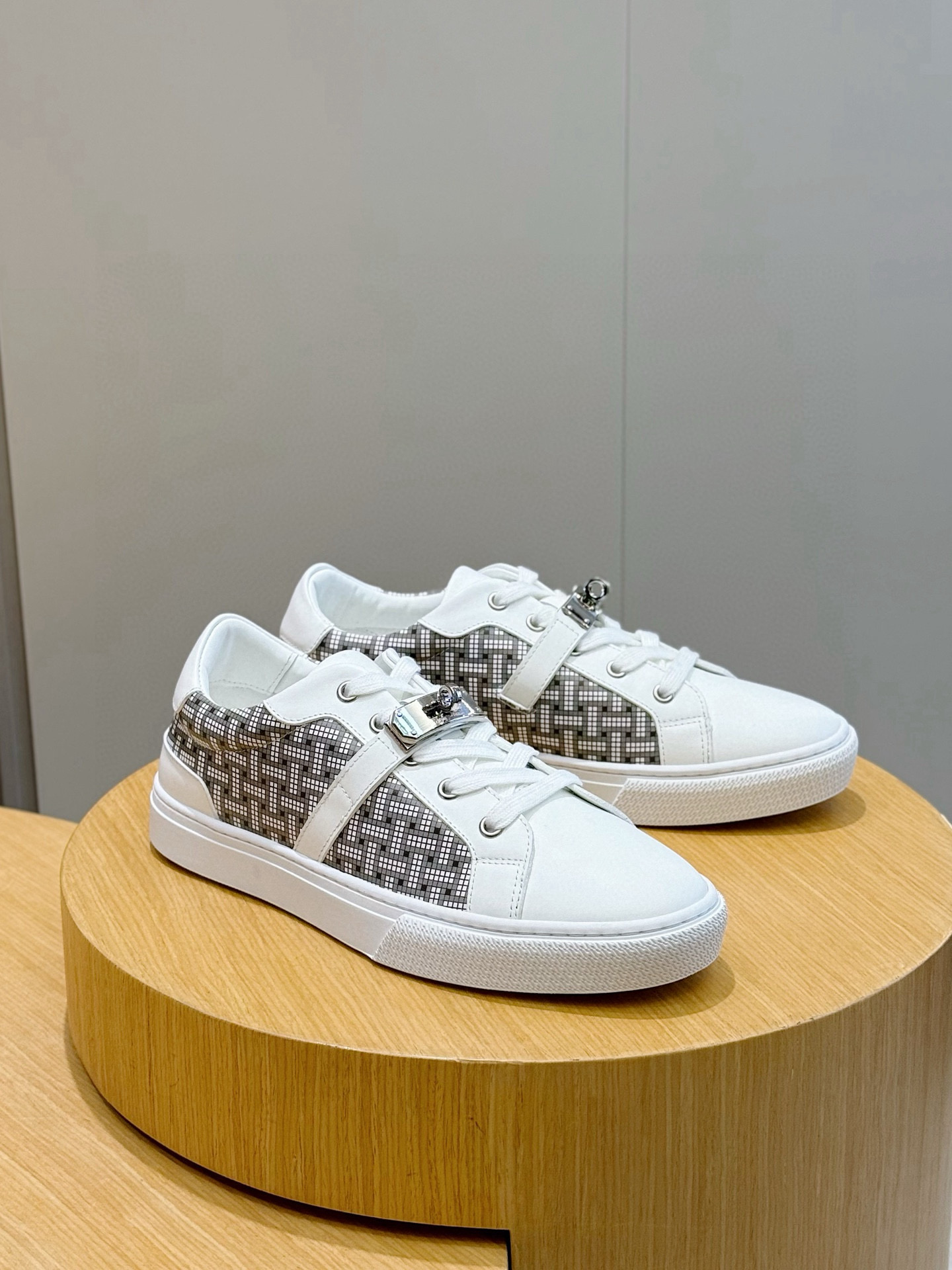 에르메스 Hermes Freesstyle 스니커즈