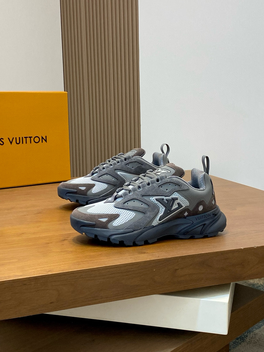 루이비통 Louis Vuitton Discovery 스니커즈