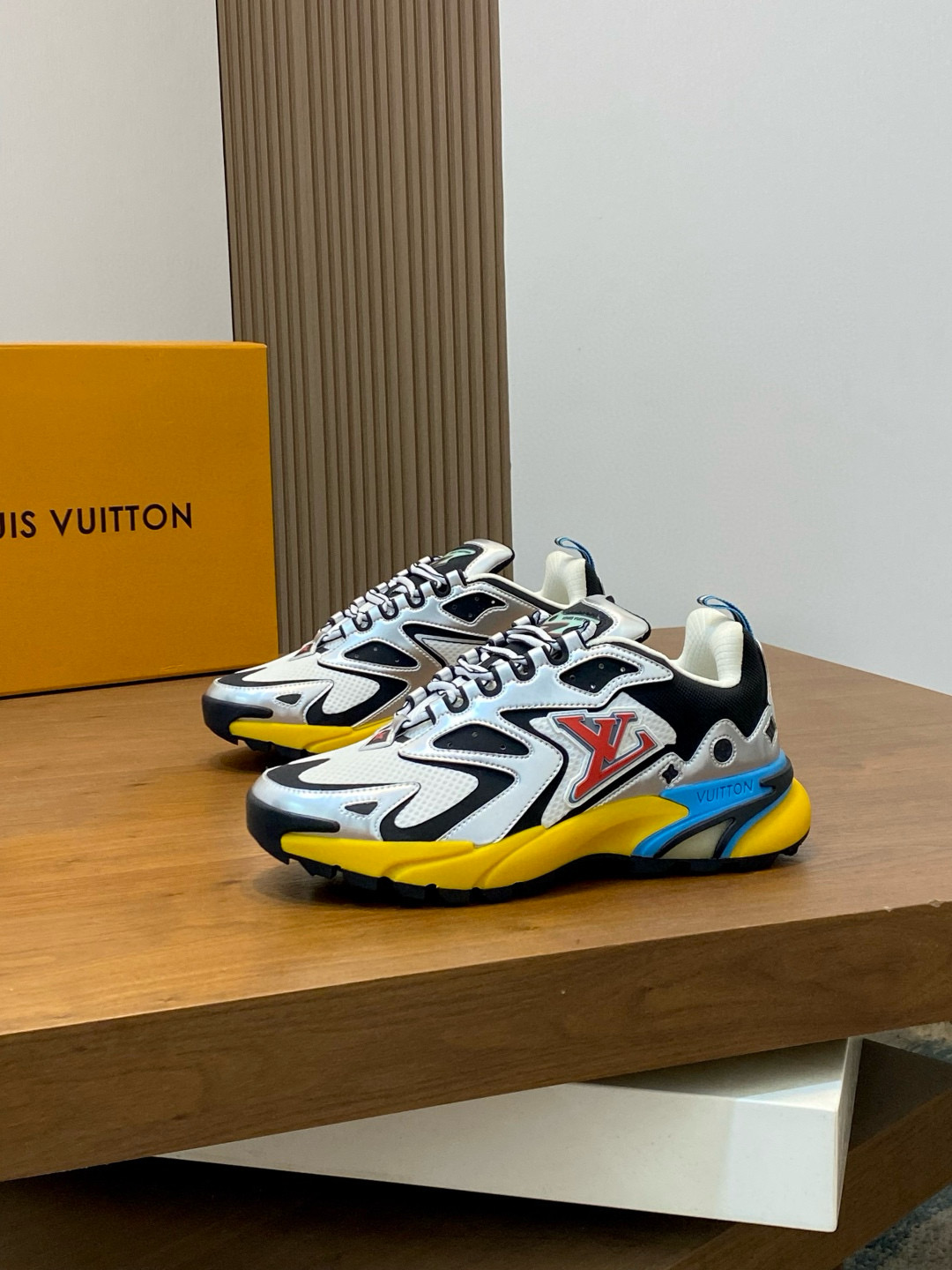 루이비통 Louis Vuitton Discovery 스니커즈