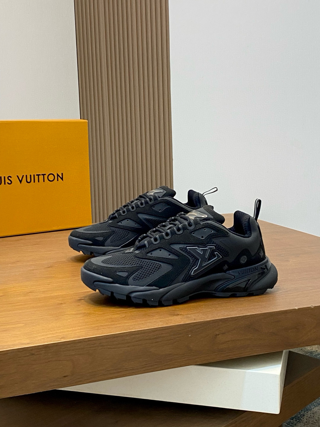 루이비통 Louis Vuitton Discovery 스니커즈