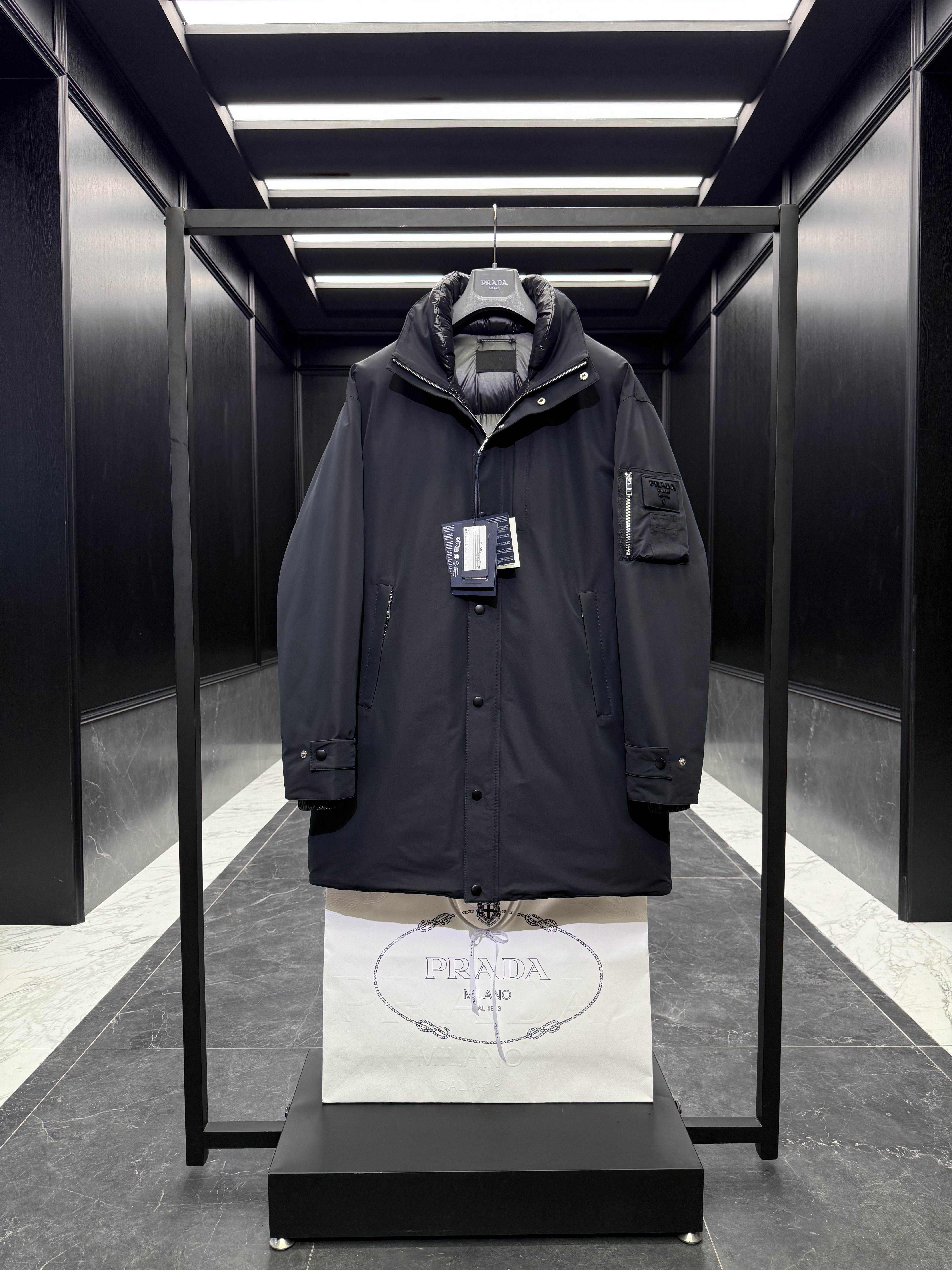 프라다 Prada 롱 다운재킷 162。