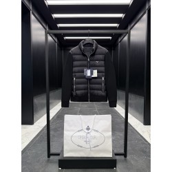 프라다 Prada 니트 패딩。