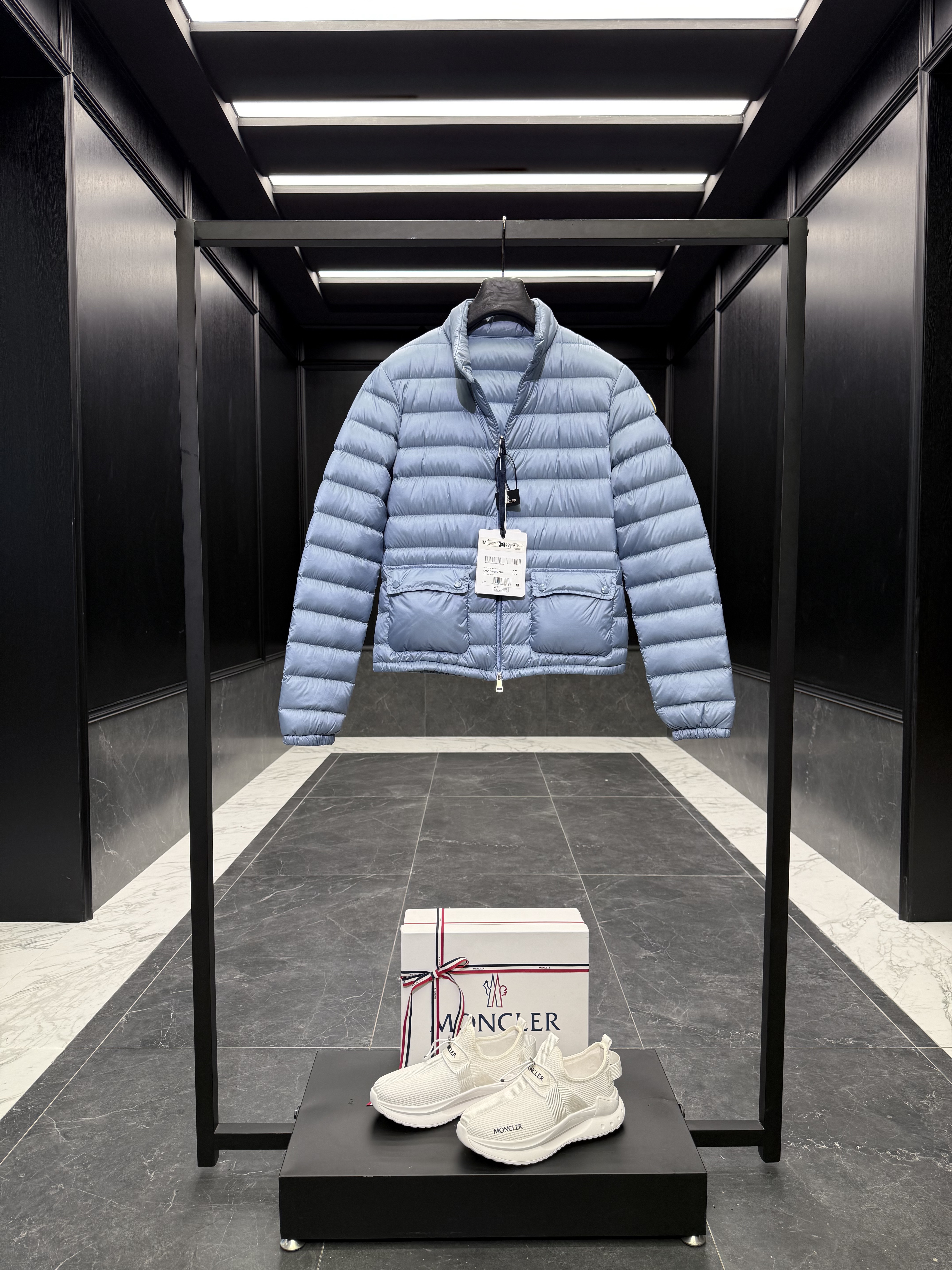 몽클레어 Moncler Lans 다운재킷.