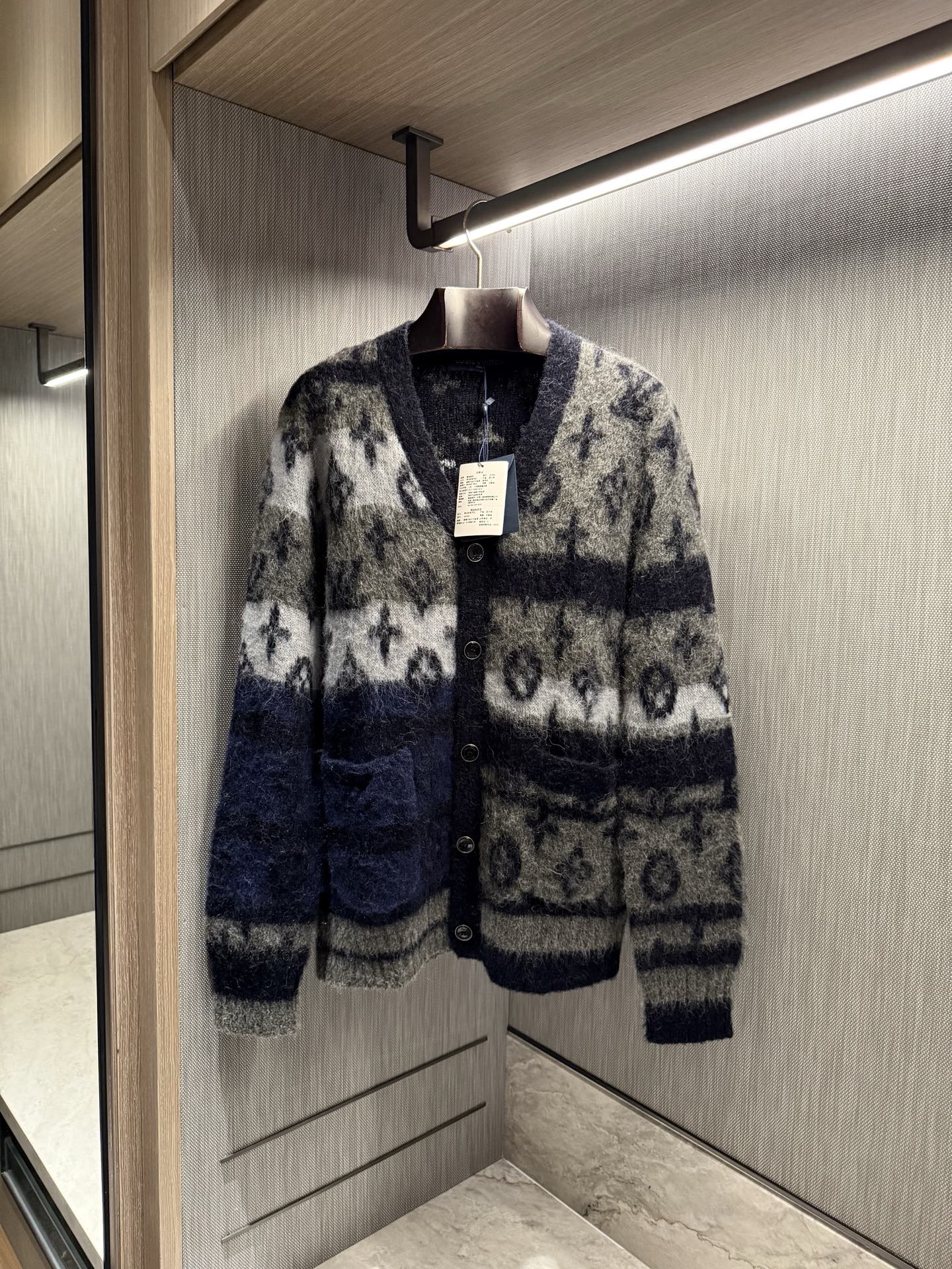 루이비통 Louis Vuitton 가디건