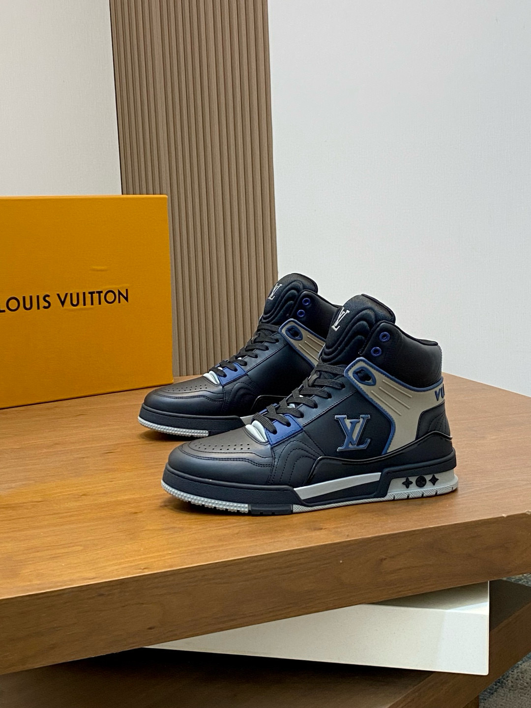 루이비통 Louis Vuitton 스니커즈