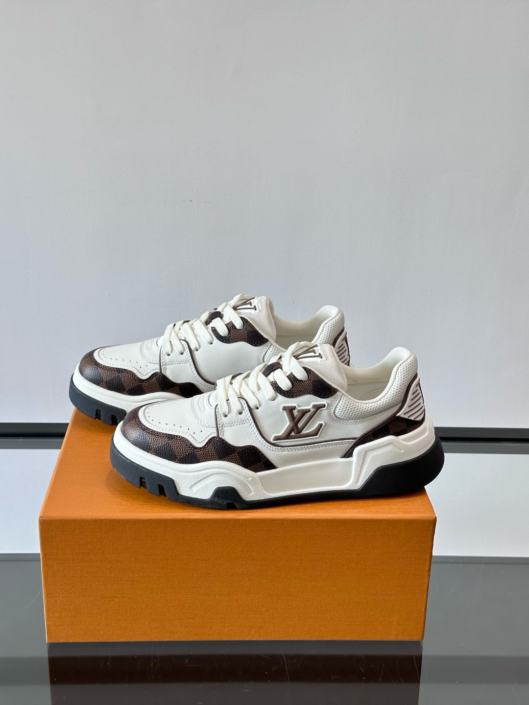 루이비통 Louis Vuitton 스니커즈