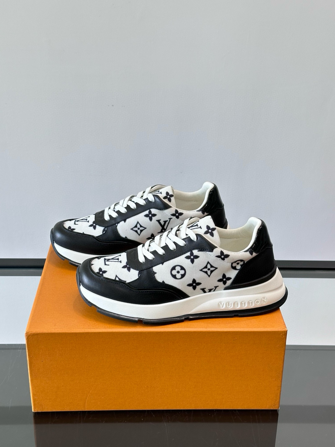 루이비통 Louis Vuitton 스니커즈