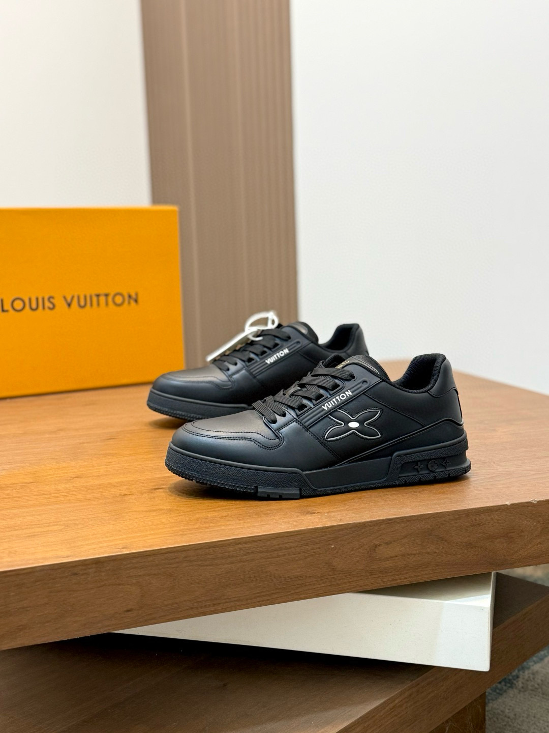 루이비통 Louis Vuitton 스니커즈