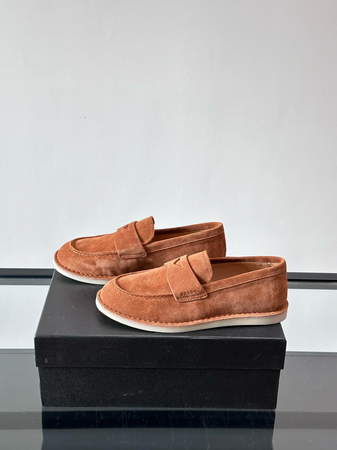 프라다 Prada  로퍼 슈즈