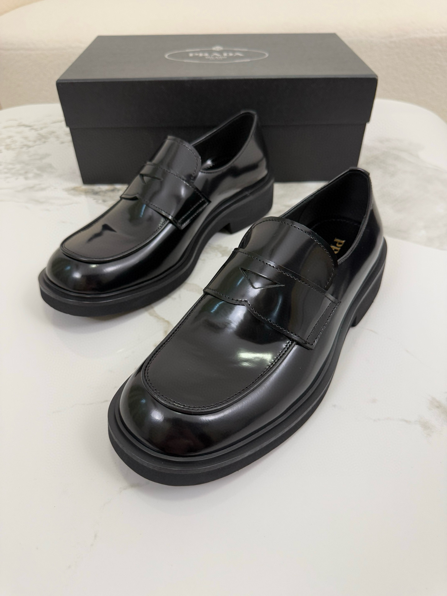 프라다 Prada 로퍼 슈즈