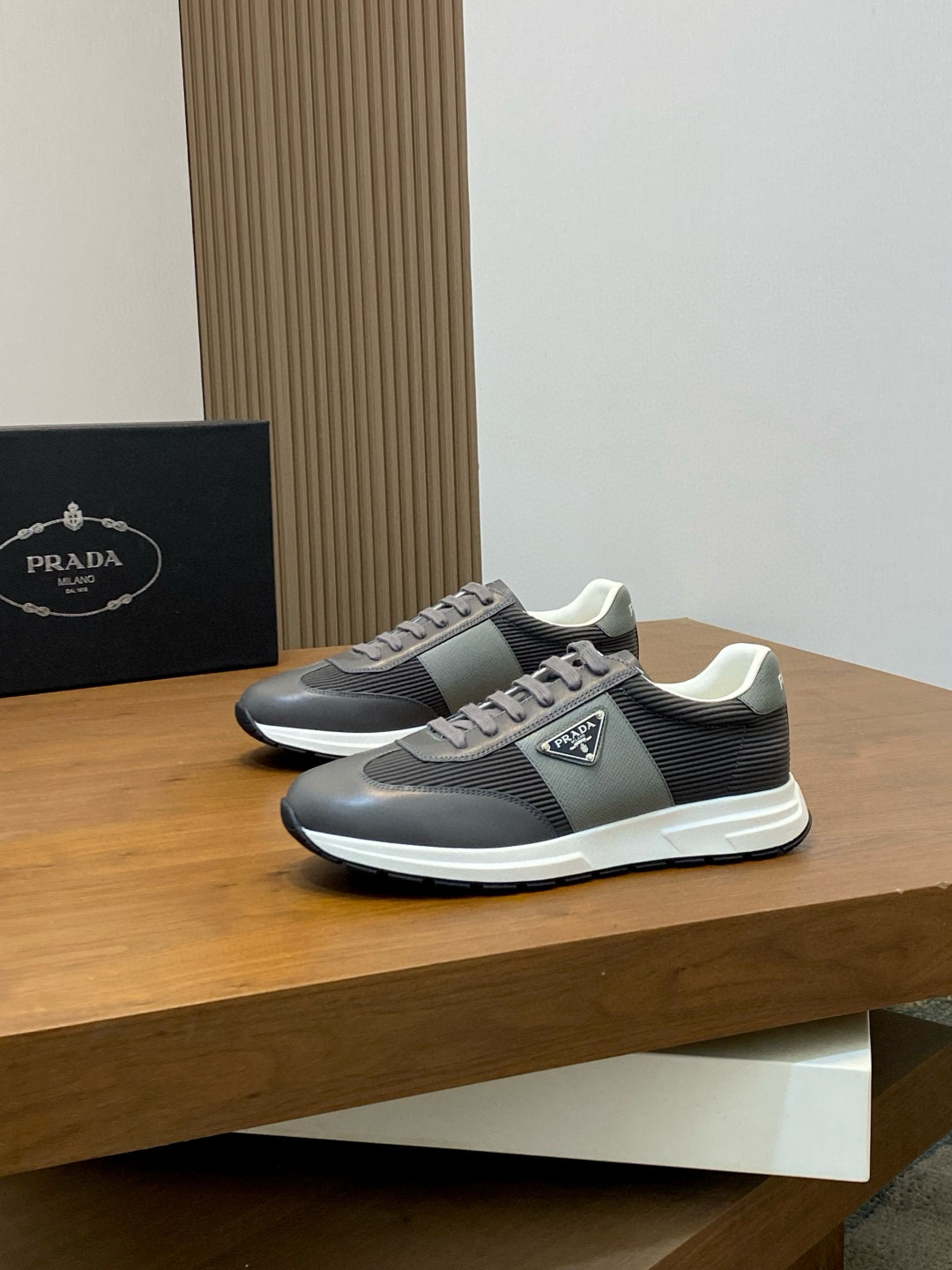 프라다 Prada 스니커즈