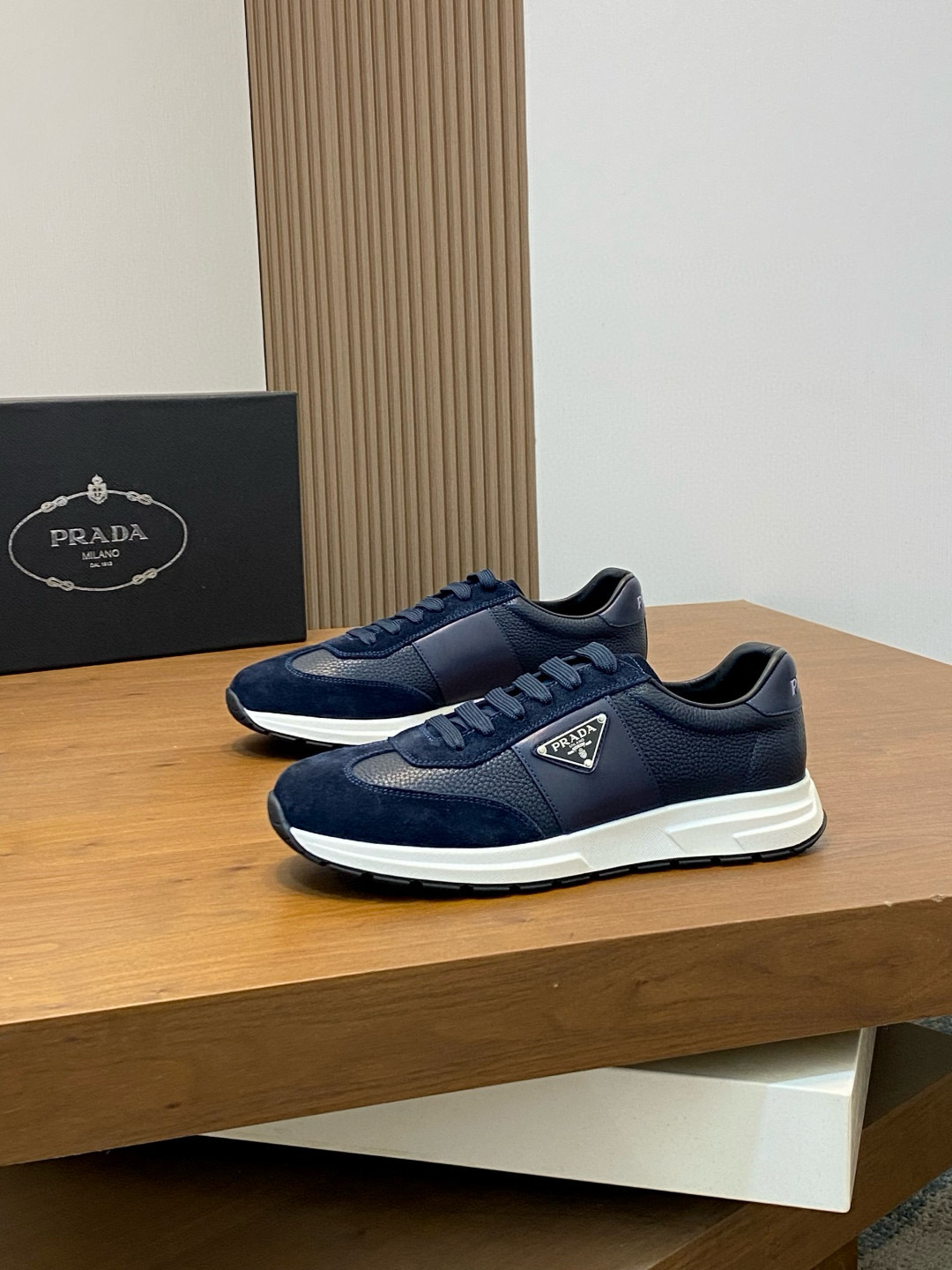 프라다 Prada 스니커즈