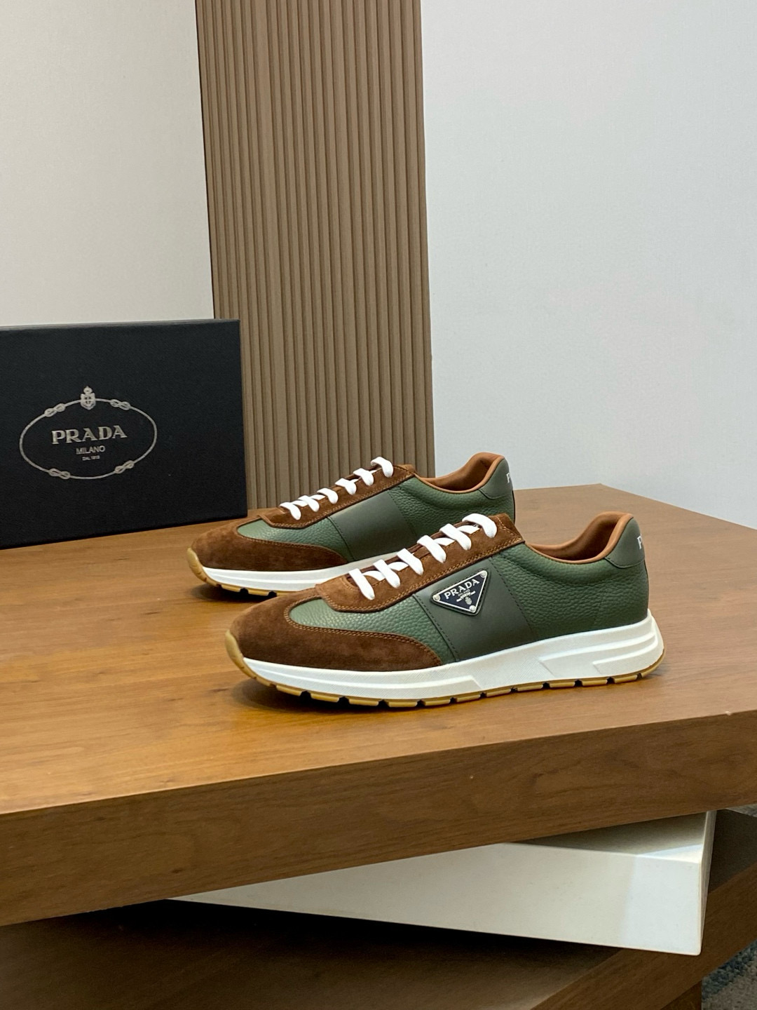 프라다 Prada 스니커즈