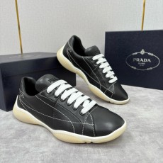 프라다 Prada 스니커즈 Black